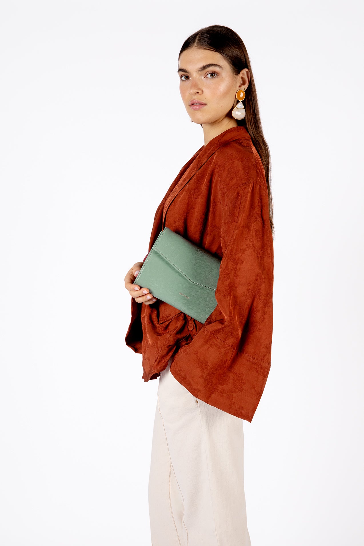 LILIAN Vegan Clutch – Theme | Color: Black - variant::black