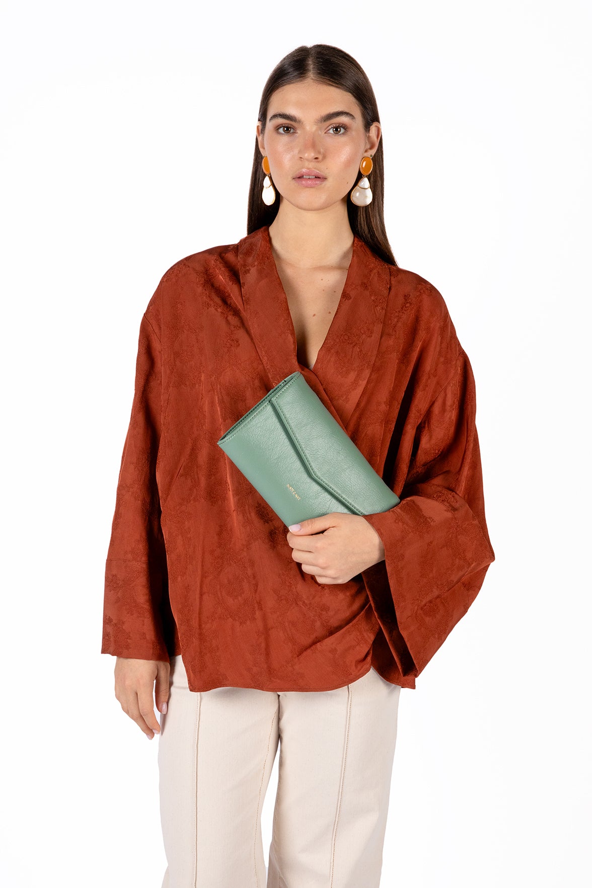 LILIAN Vegan Clutch – Theme | Color: Black - variant::black